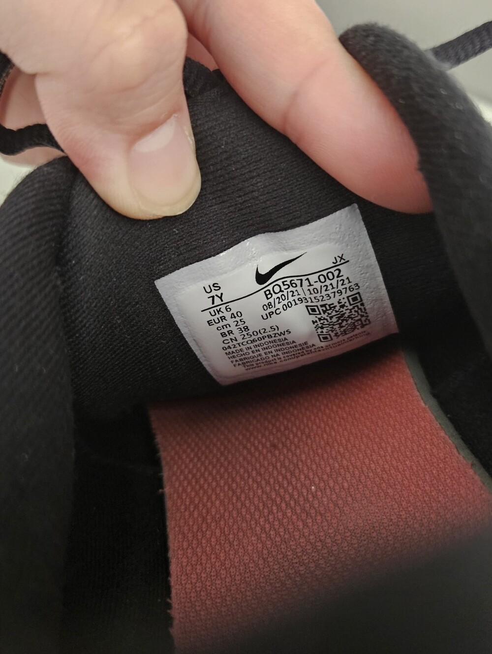 Sneakers - Picture 3 of 10